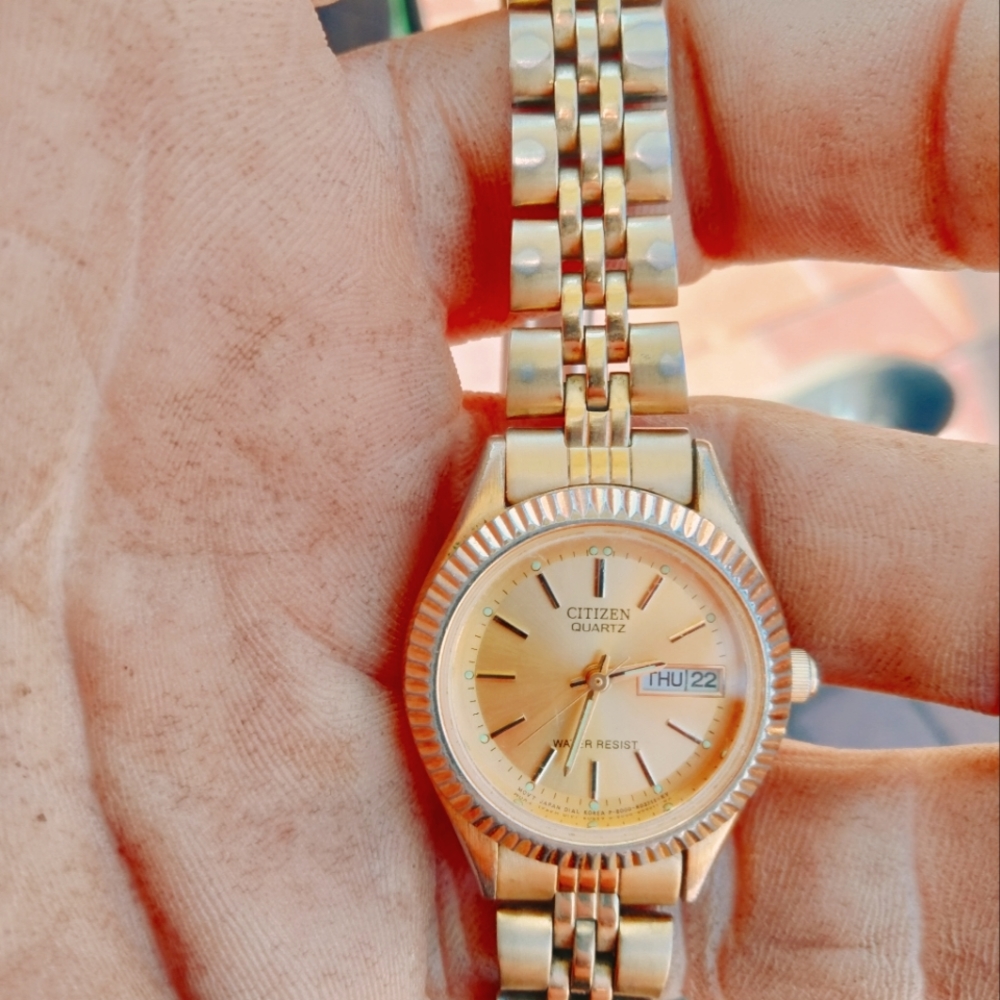 Vintage citizens women's gold tone watch